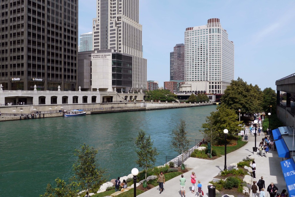 Chicago Riverwalk – чудове місце відпочинку біля річки Чикаго