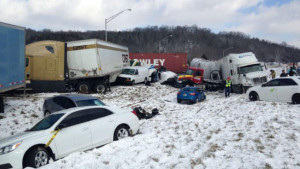 У результаті аварії за участю 40 автомобілів, водії потрапили в пастку на трасі Indiana Interstate
