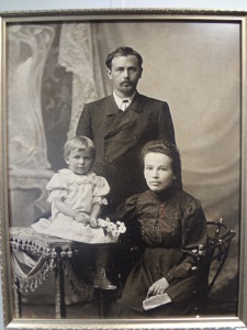 Микола Леонтович з сім'єю