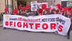 Робочі вийшли на вулиці Чикаго, щоб поборотися за 15 доларів на годину