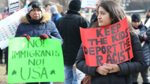 В Чикаго тисячі вийшли на мітинг в Loop, а підприємства закрились на “День без іммігрантів”