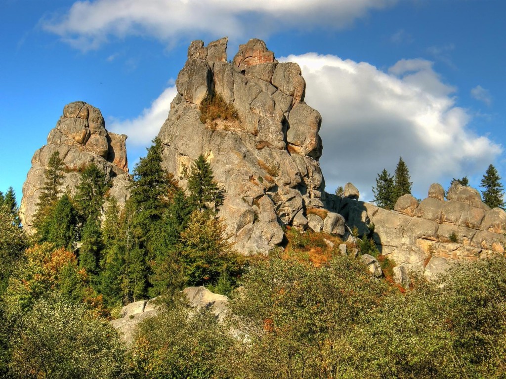 Тустань – скелі, що тримали на собі найбільшу фортецю Карпат
