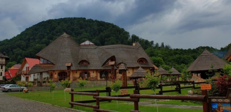 Де відпочити в Україні: 15 українських курортів, що не поступаються європейським