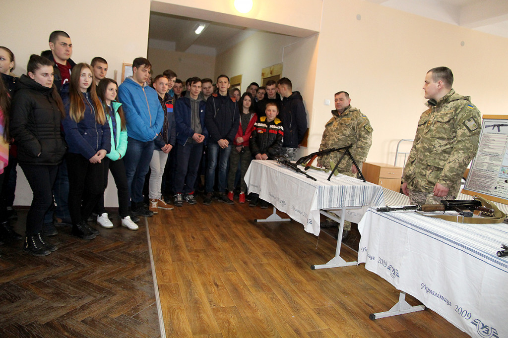 Учні старших класів Львівщини відвідали 16 окрему бригаду армійської авіації
