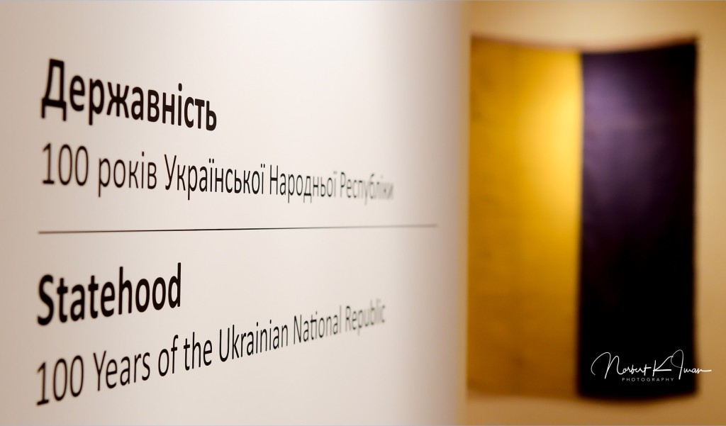 Відкриття виставки до 100-ліття Української Народної Республіки в Вінніпезі