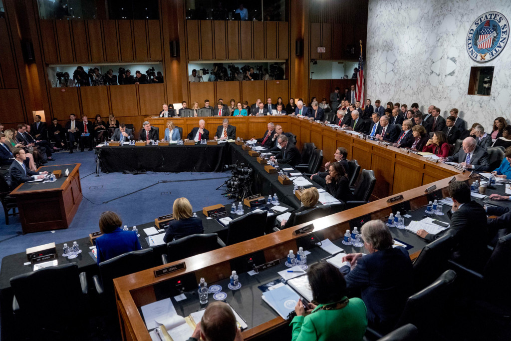 Навряд чи “друзі”: Марк Цукерберг свідчив перед Сенатом щодо конфіденційності Facebook