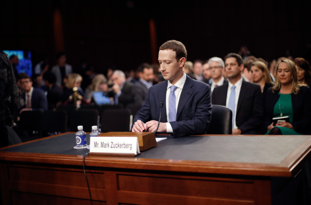 Навряд чи “друзі”: Марк Цукерберг свідчив перед Сенатом щодо конфіденційності Facebook