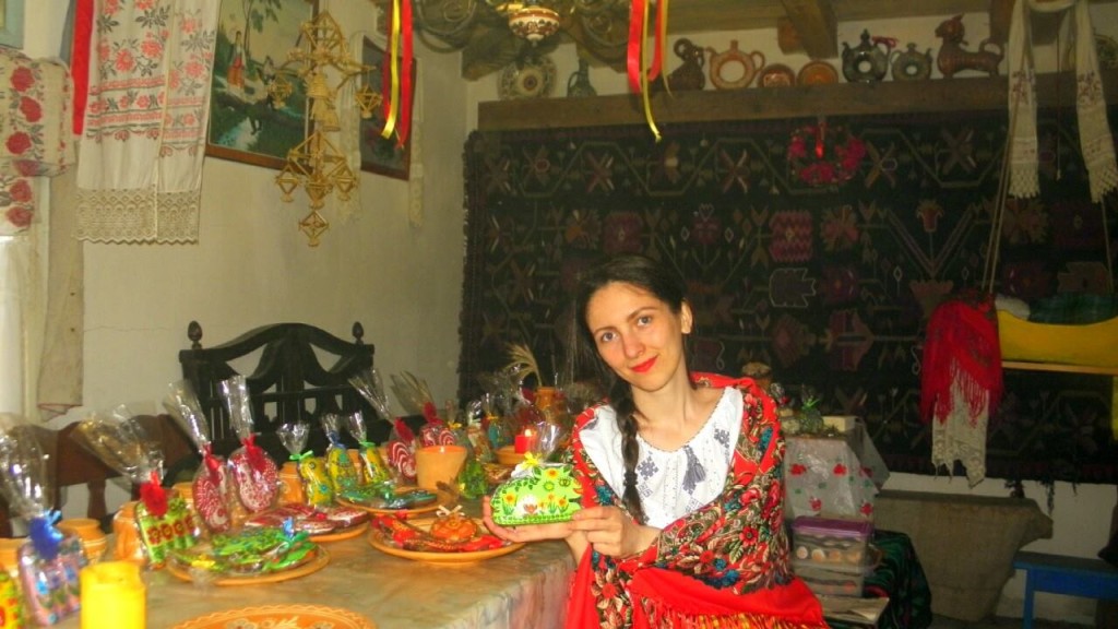 Мисткиня Оксана Дорошенко малює на коржиках &#8230; Україну