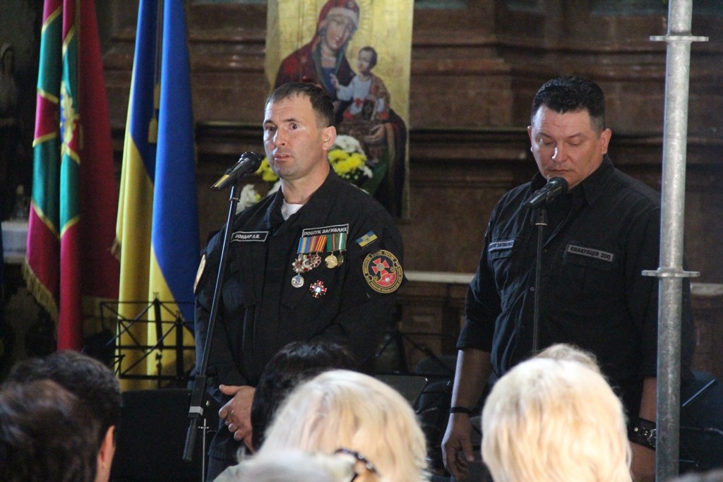 У Львові родини загиблих бійців отримали книгу пам`яті військовослужбовців Збройних Сил України