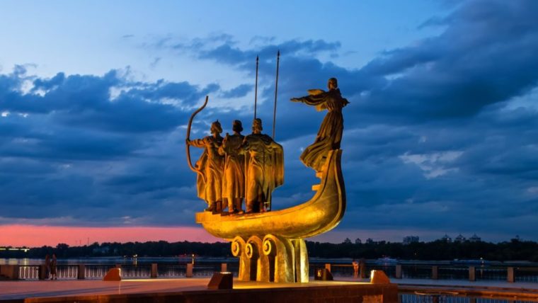 Американський Forbes радить туристам їхати в Київ замість Парижа