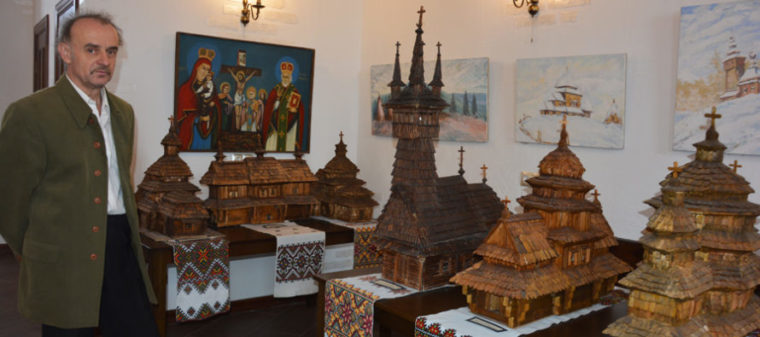 На Львівщині у місті Броди відкрилась виставка старовинних дерев’яних храмів у мініатюрі