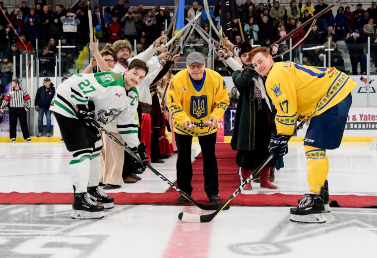 Українська Ніч-2019: канадські хокеїсти вийшли на лід в синьо-жовтих сорочках з тризубами  (ФОТО, ВІДЕО)