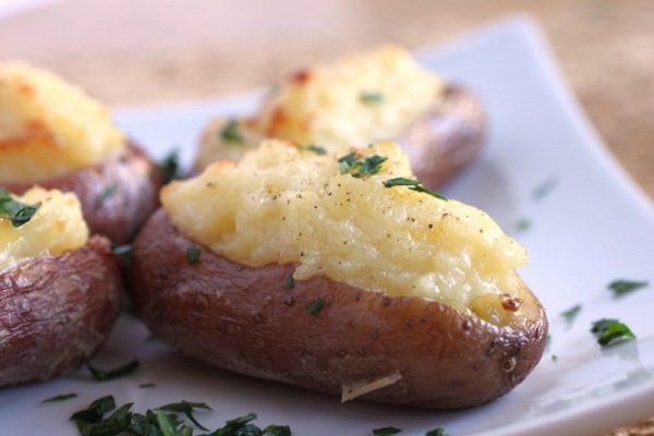 Рецепт запеченої картоплі в духовці: смачна терта з хрусткою скоринкою