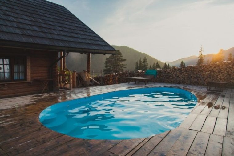 Готелі з басейном в Карпатах: ціни та умови