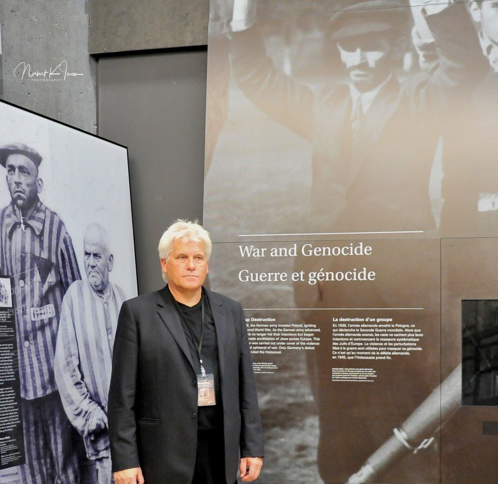 Вшанування жертв Голокосту у Канадському Музеї Прав Людини