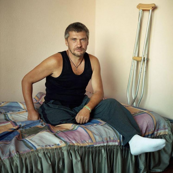 ВИЖИВ НАПЕРЕКІР: 5 ДІБ ВІН ЛЕЖАВ У ЛІСІ СЕРЕД МЕРТВИХ ОДНОПОЛЧАН. ЇВ МУРАХ, МУХ І ХРОБАКІВ, ВІД ЖАРУ ЗАКОПУВАВСЯ В ЗЕМЛЮ АБИ ОСТУДИТИСЬ