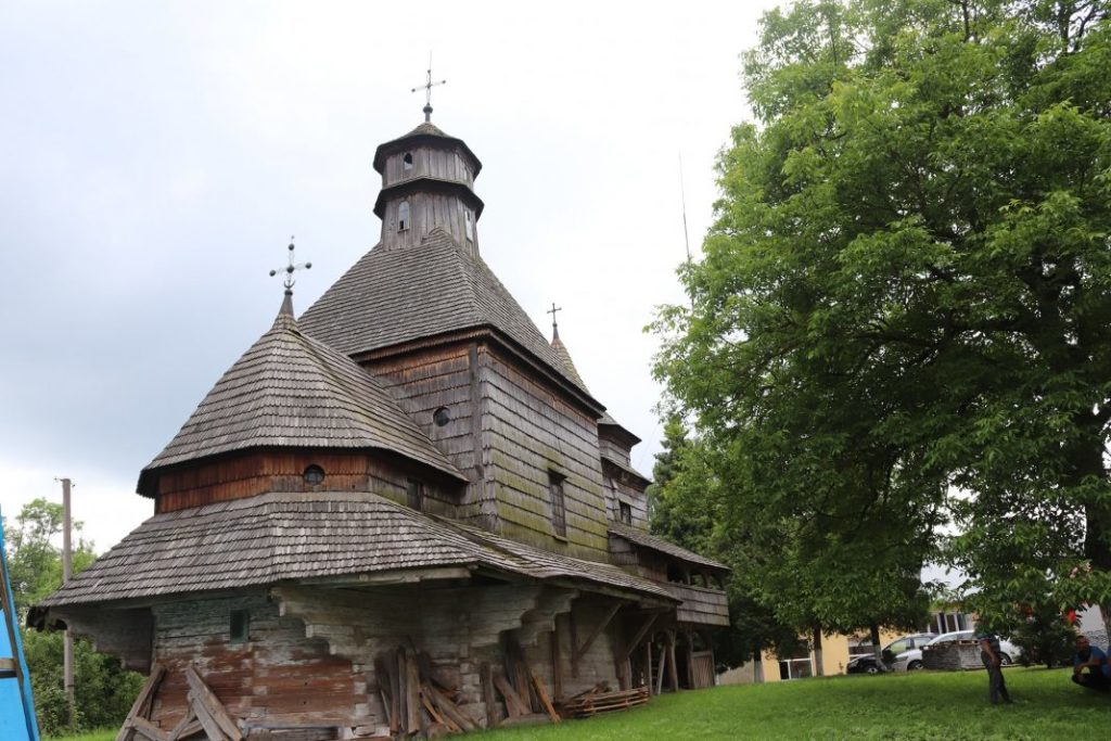 У Дрогобичі реставрують одну з найстаріших дерев’яних церков України