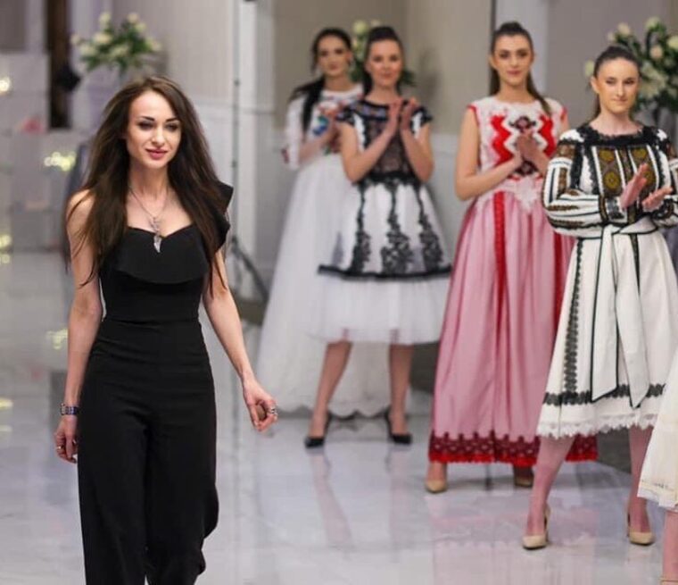 Свято краси і моди в Чикаго / Ukrainian People Fashion Show (Spring-Summer, 2021)