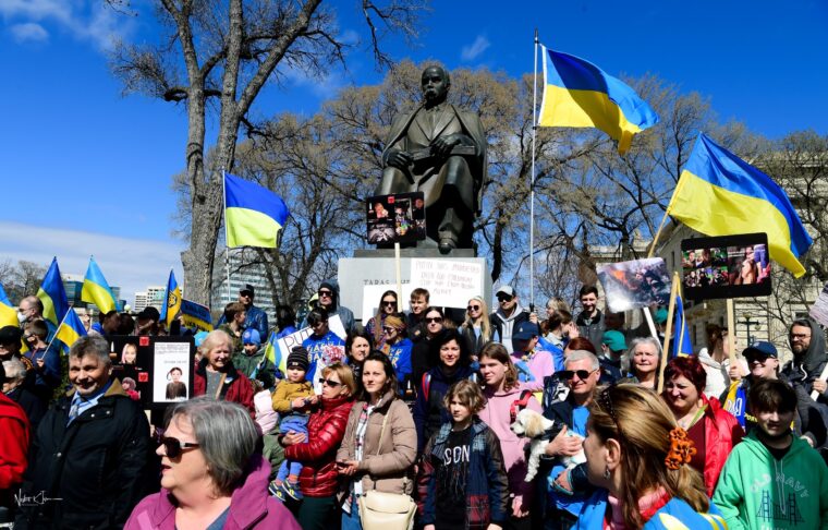 “Марш за дітей України” в місті Вінніпег. Жителі Канади демонструють єдність з українцями