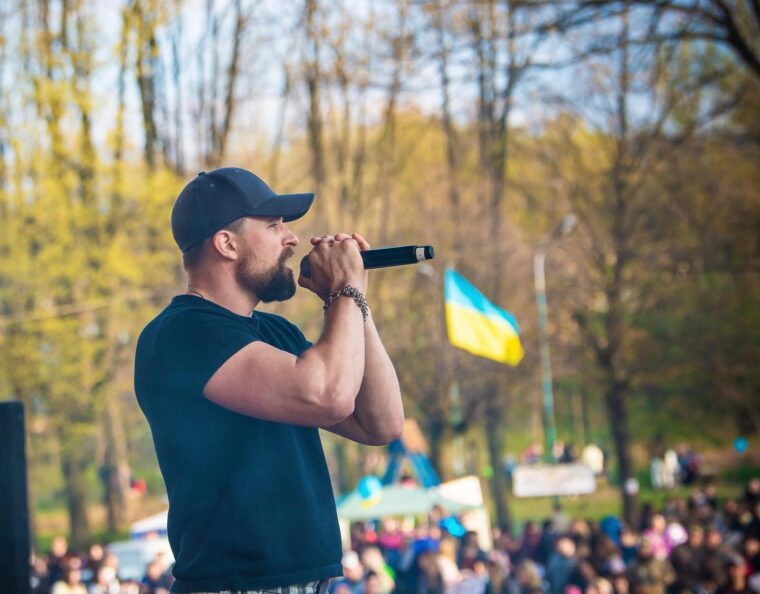 Американський співак GREMO: “Україна буде відбудована і буде вільною!”