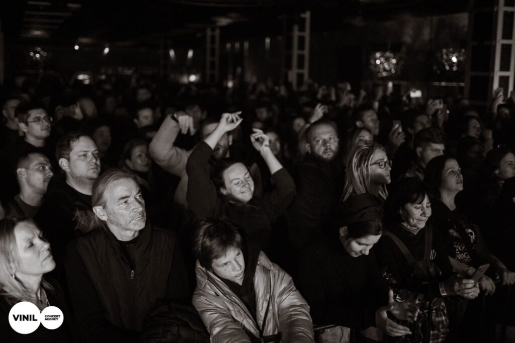У Львові відбувся концерт гурту КОМУ ВНИЗ: зібрані майже 50 тис. грн скерують на тепловізор для ЗСУ