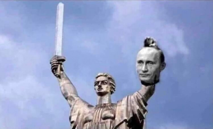 Коли журба тебе огорне і обійме печаль, бери пістоль, сідлай коня – десь є і твій москаль&#8230;
