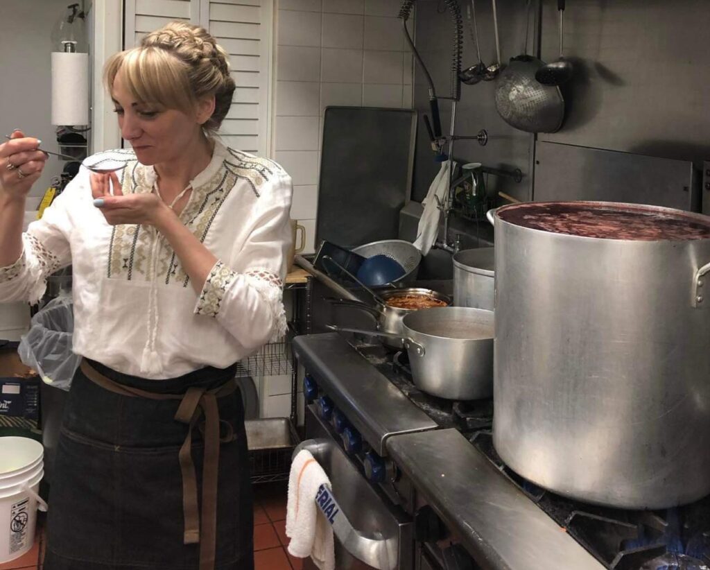 Ресторан “Чарівний Глечик” в Чикаго – це острівець України на американській землі
