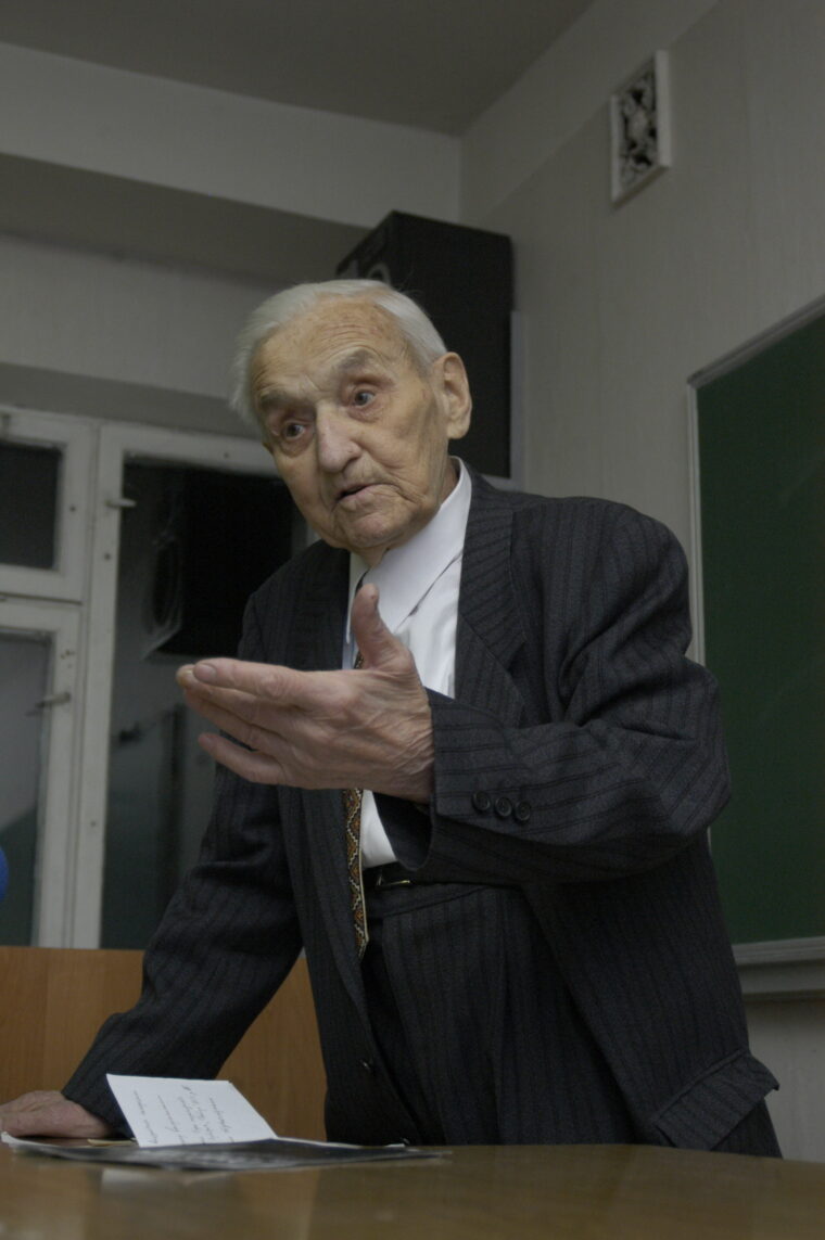 Над книгою про останнього командира УПА Володимир Вʼятрович працював 20 років