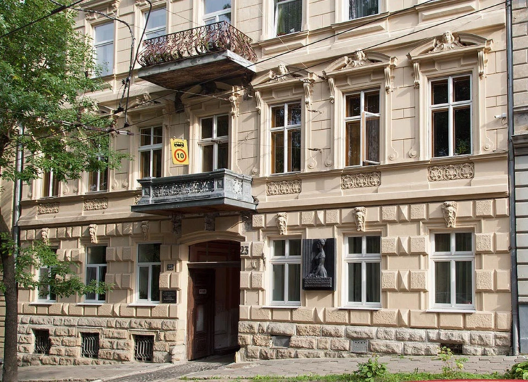 Львівський Музей Соломії Крушельницької оцифровує свою унікальну спадщину