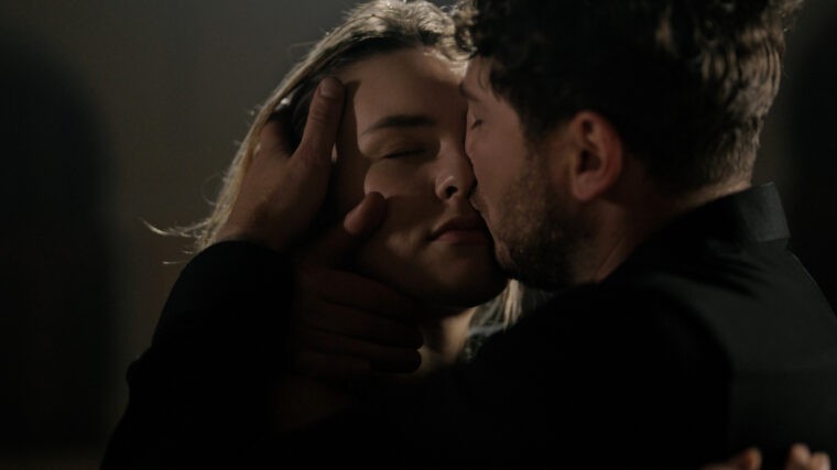 “Вона не знає молитви”: вражаюча історія кохання у новому кліпі Павла Табакова