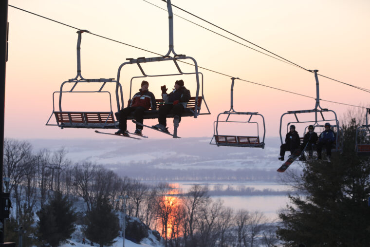 Вісім найкращих місць Середнього Заходу для катання на лижах і сноубордах