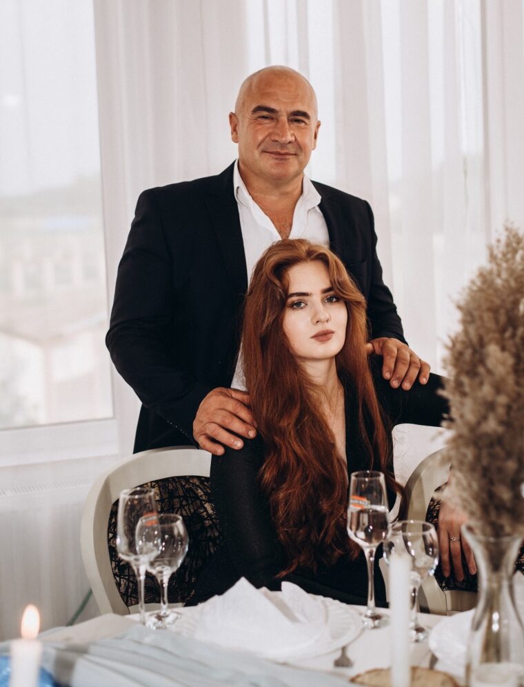 Гучний та неочікуваний сюрприз Гелі Зозулі татові на день народження: прем&rsquo;єра пісні &ldquo;Сват наливай&rdquo;