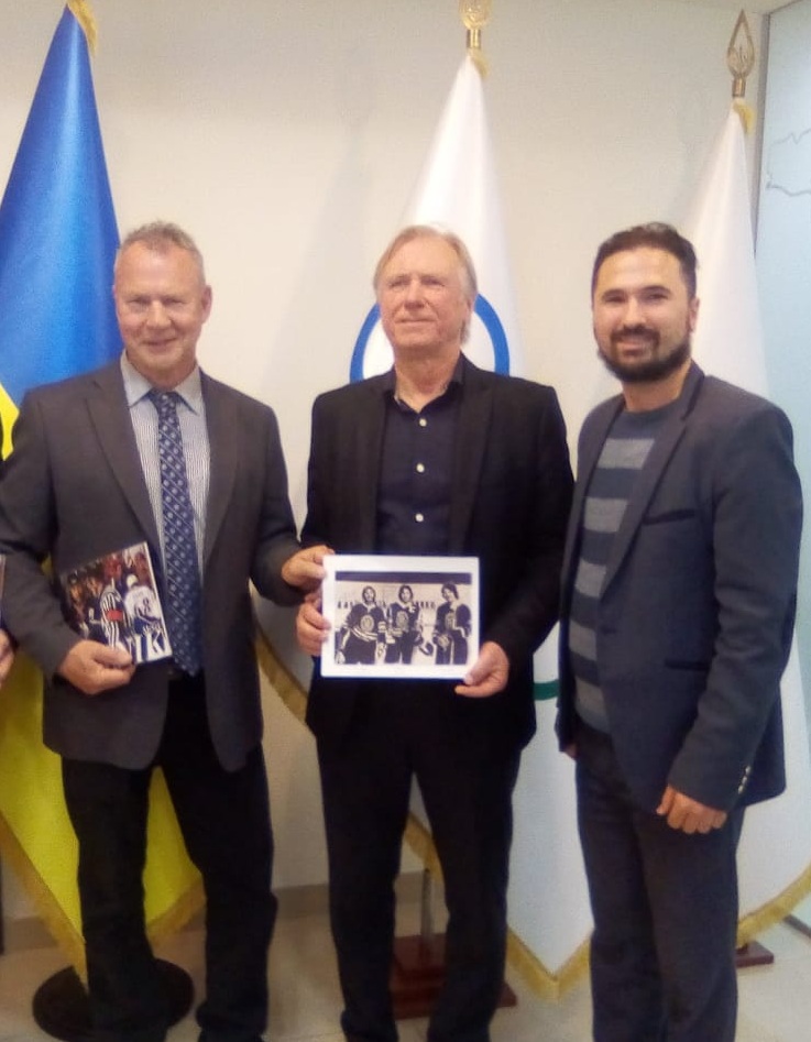 &ldquo;Козаки&rdquo; з Канади та &ldquo;Чорноморська Січ&rdquo; зі США: об&rsquo;єднанні Україною, Богом та хокеєм