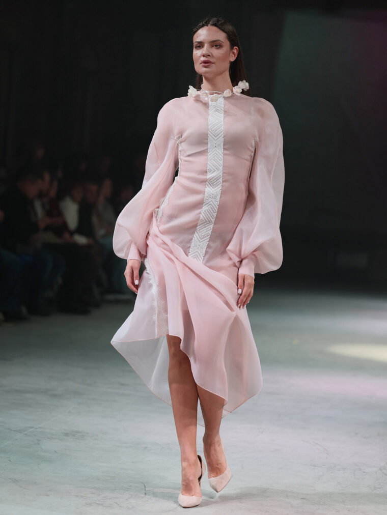 Любов і Воїни: Караванська представила у Львові перформенс-дефіле &laquo;Любов &mdash; це талісман&raquo;