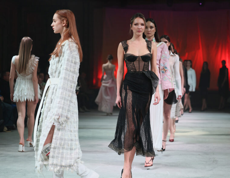 Любов і Воїни: Караванська представила у Львові перформенс-дефіле &laquo;Любов &mdash; це талісман&raquo;