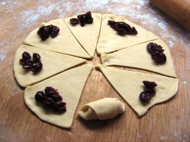 УЛЮБЛЕНІ ЛАСОЩІ НАШОГО ДИТИНСТВА