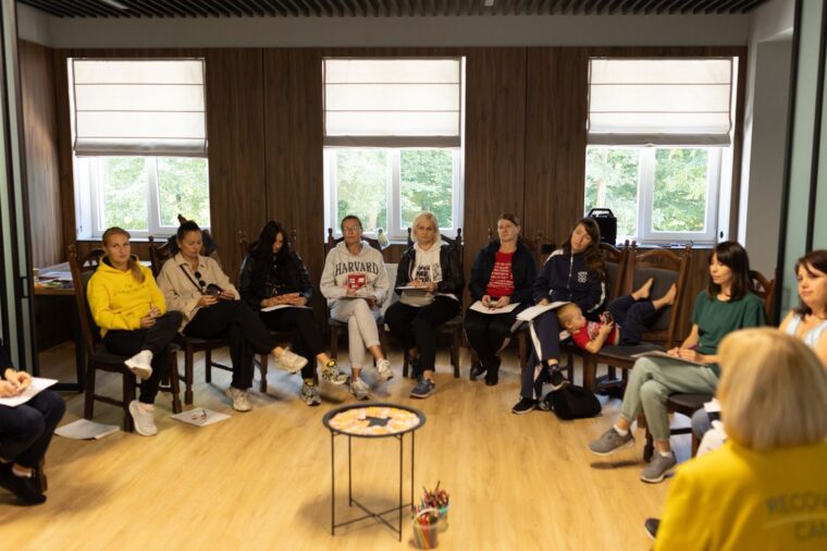 Як долати травму війни: Recovery Camp Academy набирає на безкоштовне навчання психологів, педагогів, волонтерів