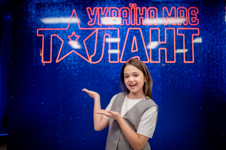Українка встановила світовий рекорд: 11-річна Кіра Касинець продекламувала найдовшу у світі скоромовку