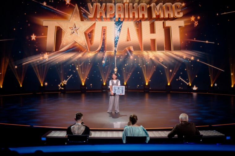 Українка встановила світовий рекорд: 11-річна Кіра Касинець продекламувала найдовшу у світі скоромовку