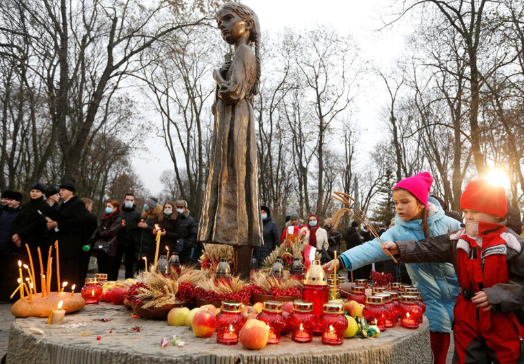 Як голодом убивали українських дітей