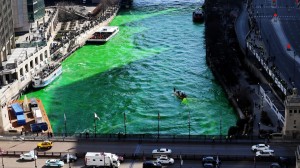 Зелений барвник з річки забруднив глядачів, які тепер зможуть взяти додому “частинку Дня Святого Патрика в Чикаго”.